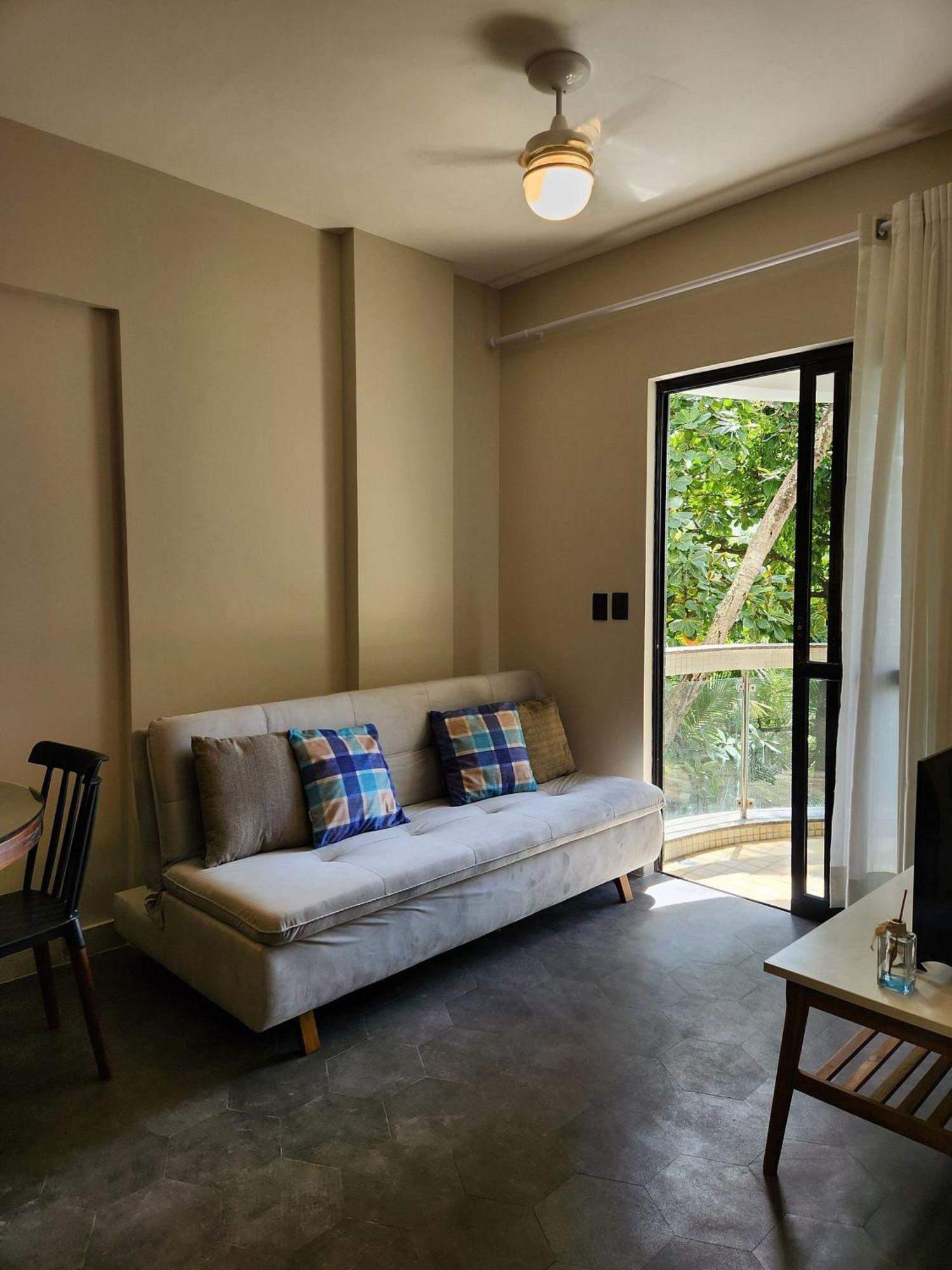 Apartment Predio A Beira-mar, Na Localizacao Do Rio Vermelho.