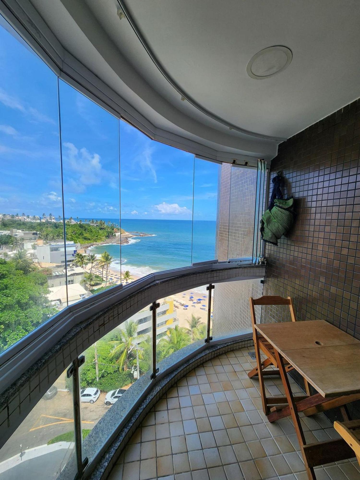 Apartment Predio A Beira-mar, Na Localizacao Do Rio Vermelho.